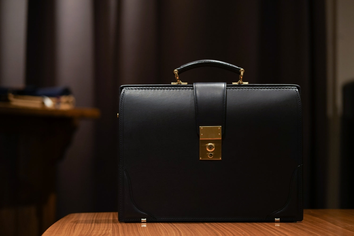 美品✨ LE TANNEUR 2way サフィアーノレザー 牛革 ダレスバッグ LE TANNEUR TCE4410 / ルタヌア ダレスバッグ 牛革 ブラック 黒