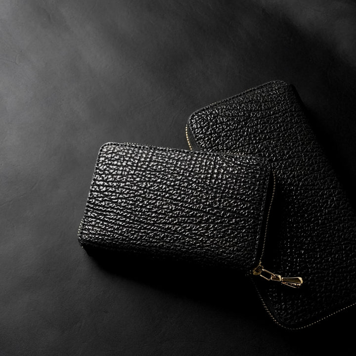 ラウンドジップミドルウォレット【KUBERA9981 / 鮫桟革】 – 林五