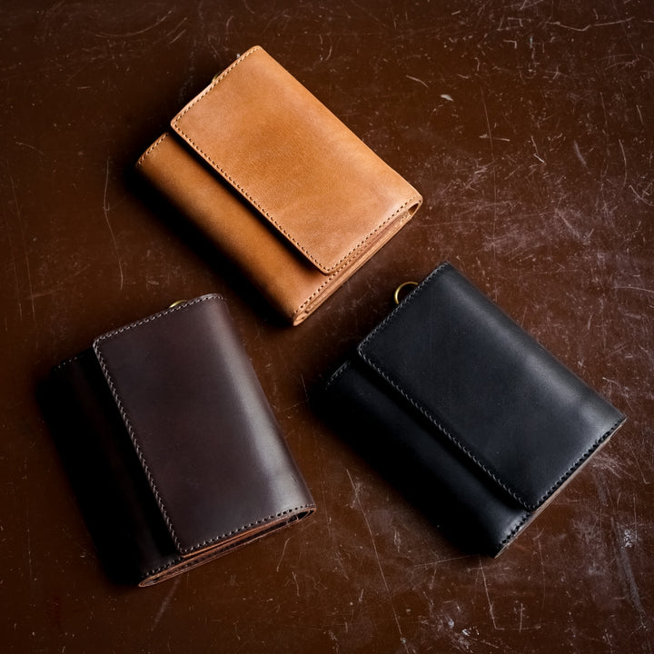 三つ折り財布【ホースバットストリップ | KUBERA 9981】 – 林五