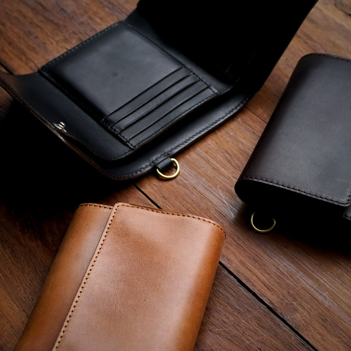 三つ折り財布【ホースバットストリップ | KUBERA 9981】 – 林五