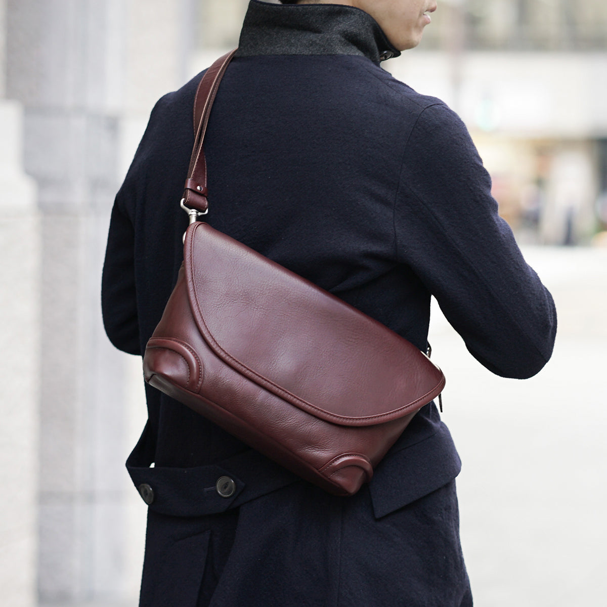 エイジングも楽しみなメッセンジャーバッグ